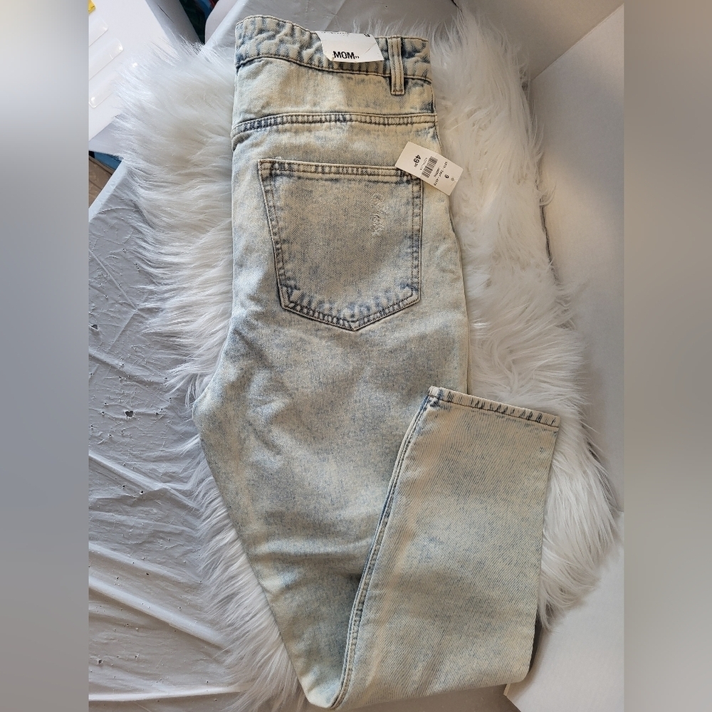 NEW Urban Planet Refuge Light Wash Distressed Relaxed Jeans, Size 9 (30)